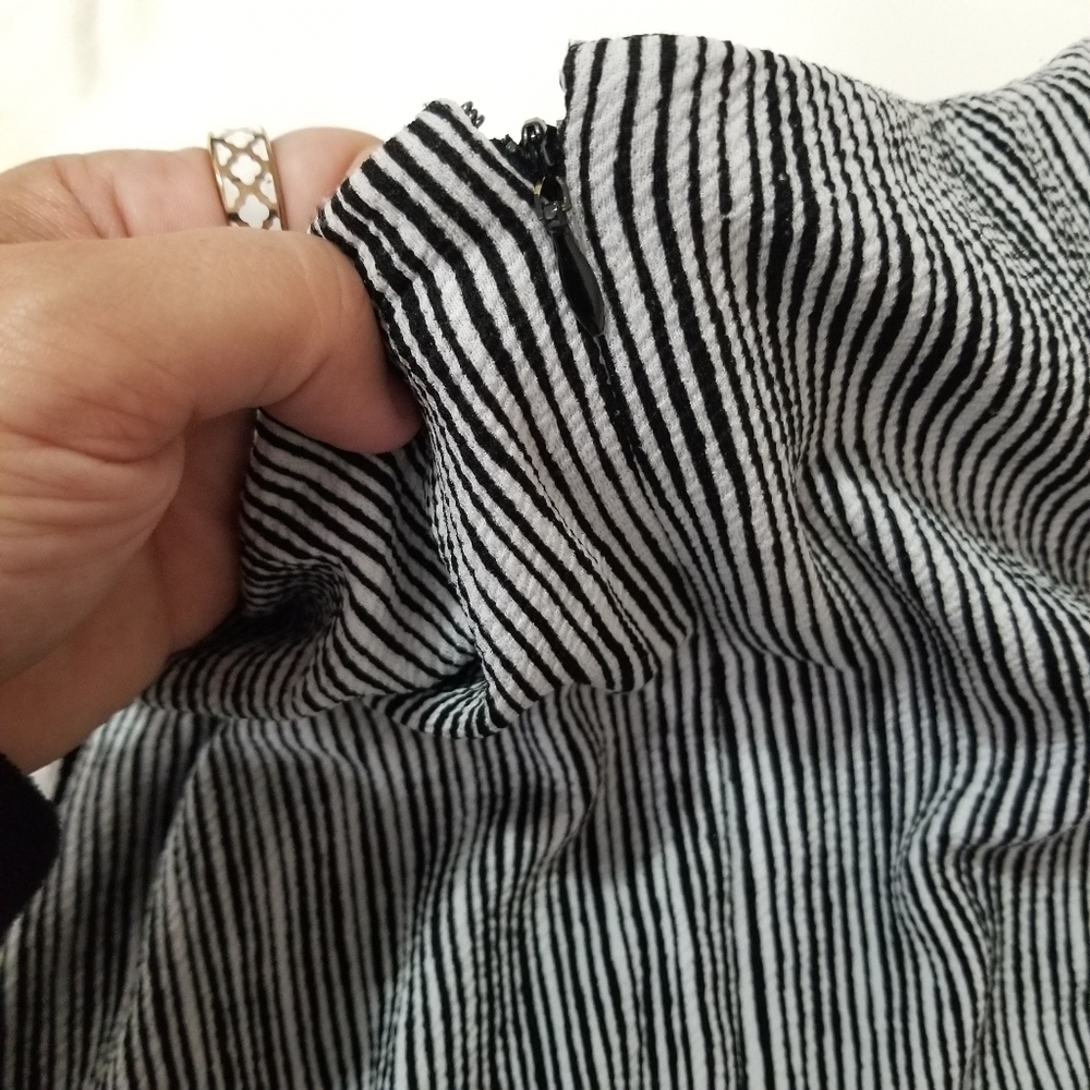 Elle Black and White Striped Dress women's size Small (342) - Picture 10 of 12
